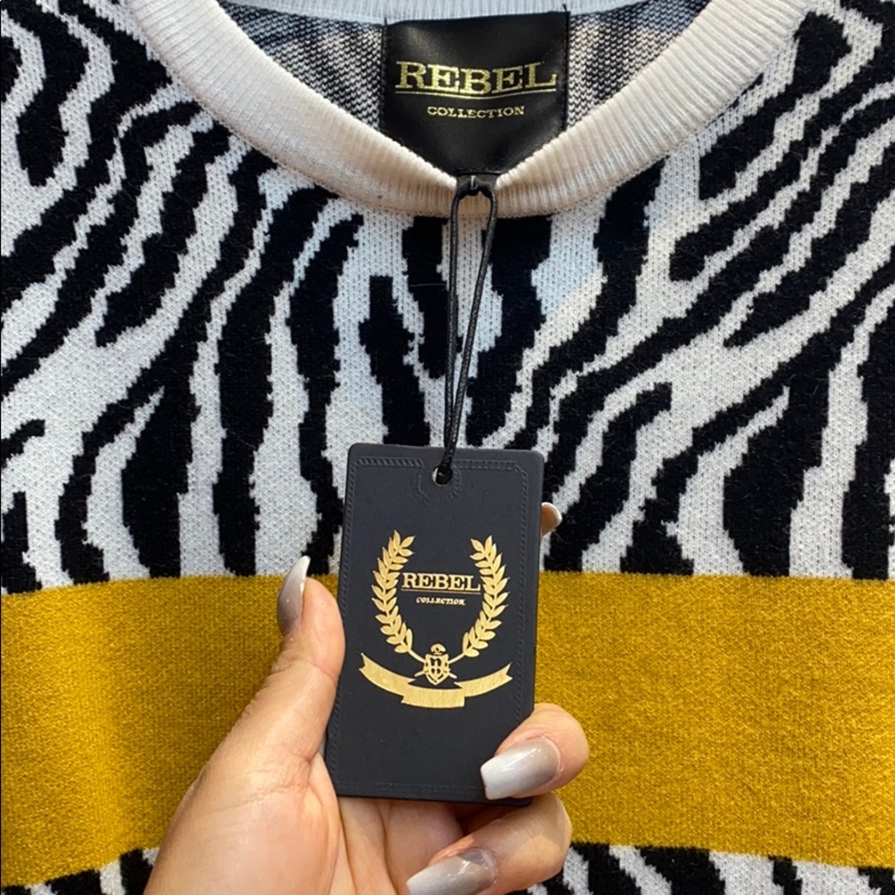 Sweater - Picture 2 of 2